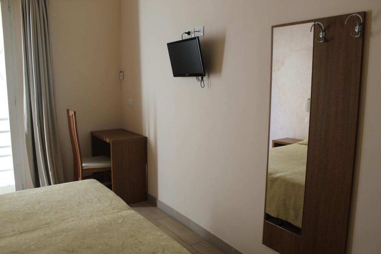 Hotel Adria Nuova Rimini Dış mekan fotoğraf