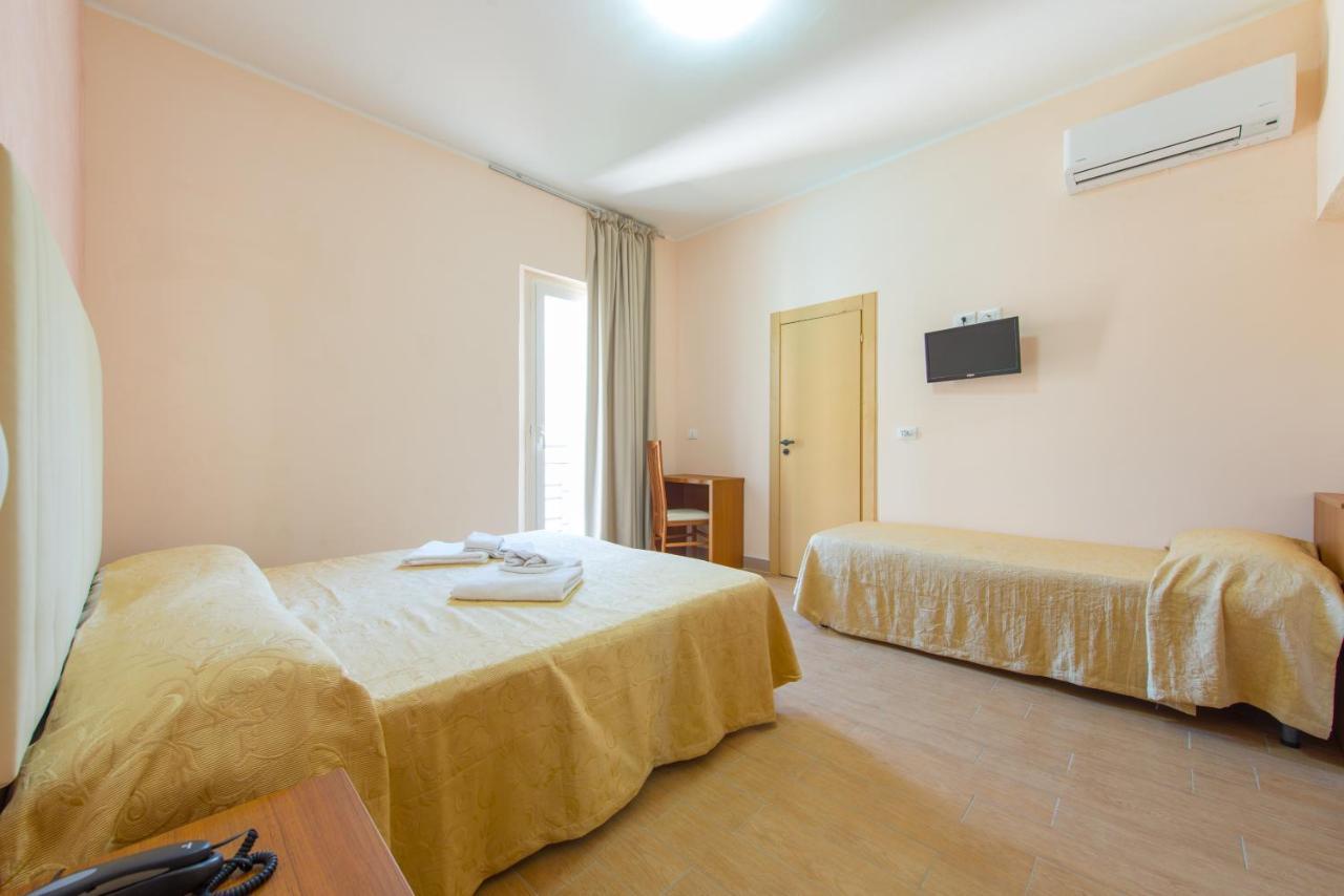 Hotel Adria Nuova Rimini Dış mekan fotoğraf